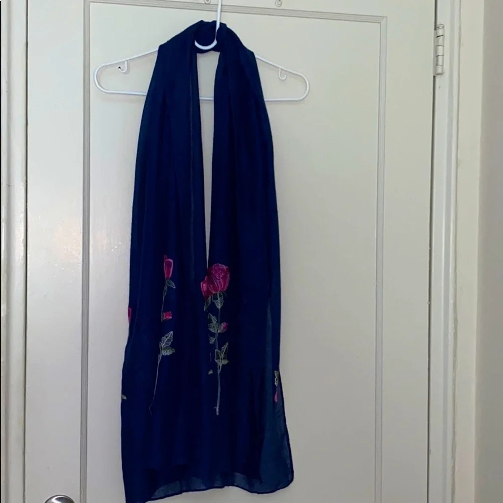 NWOT navy floral fashion scarf